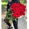 25 ярко-красных роз "Фридом" Эквадор 80 см