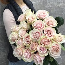 25 светло-розовых роз "Пинк Мондиаль"